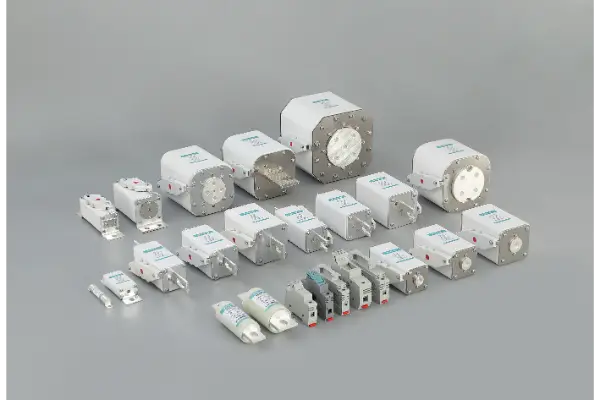 DC Contactors နှင့် Fuses များ မည်သို့ အတူတကွ လုပ်ဆောင်ကြသည် ။